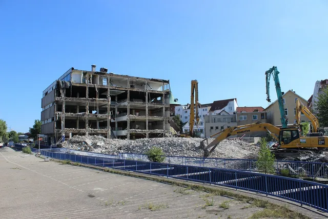 ruin, excavator tore off architecture, construction site, construction abbruchzange, work, construction site, construction site, construction site, construction site, construction site. How Portland and Seattle deconstruction rules change salvage and schedules