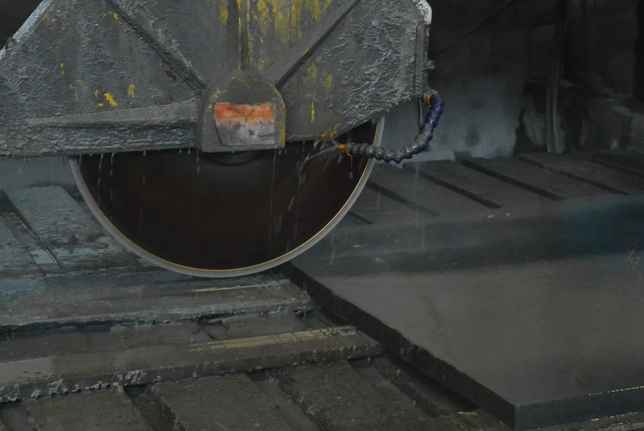 machine, stone processing, saw, stone cutting, granite, industrial equipment, technology, mechanism, equipment, metal, industrial, production, engineering, progress, building, industry, stone processing, stone cutting, stone cutting, stone cutting, stone cutting, stone cutting. Questions to ask a fabricator or installer about recycled interior surfaces